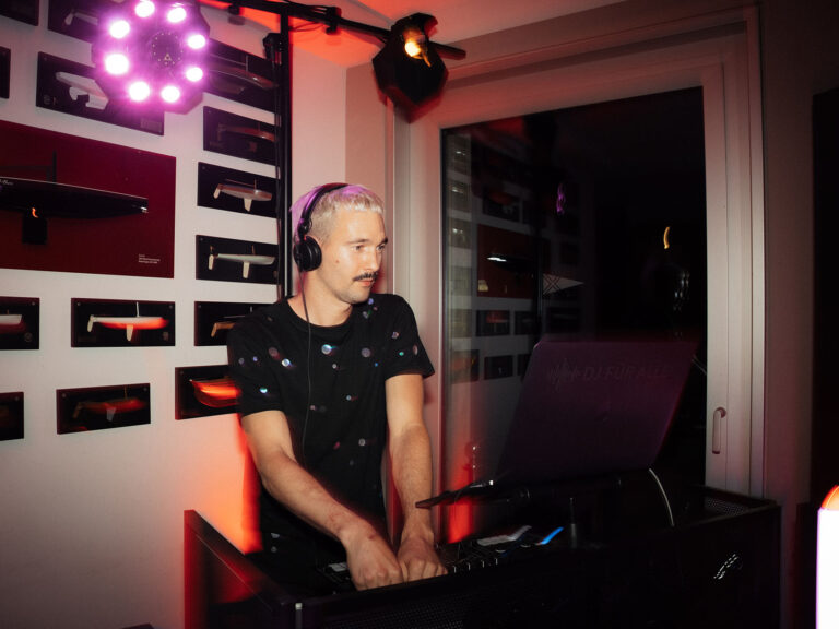 DJ für alle, DJ, Hochzeit, Geburtstag, Firmenevents, Hamburg, Fotobox, Audio Gästebuch Telefon