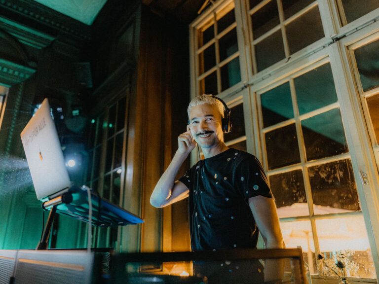 DJ für alle, DJ, Hochzeit, Geburtstag, Firmenevents, Hamburg, Fotobox, Audio Gästebuch Telefon